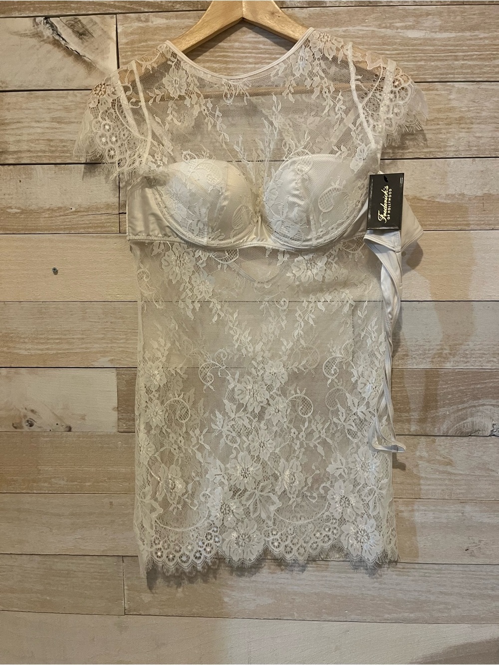 Frederick's of Hollywood Ophelia Cream Lace Underwire Chemise Minimalist Clean